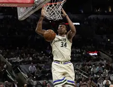 c7娱乐官网-雄鹿前锋连续三场得分破纪录，引发热议(雄鹿前锋连续三场得分破纪录,引发热议的是谁)