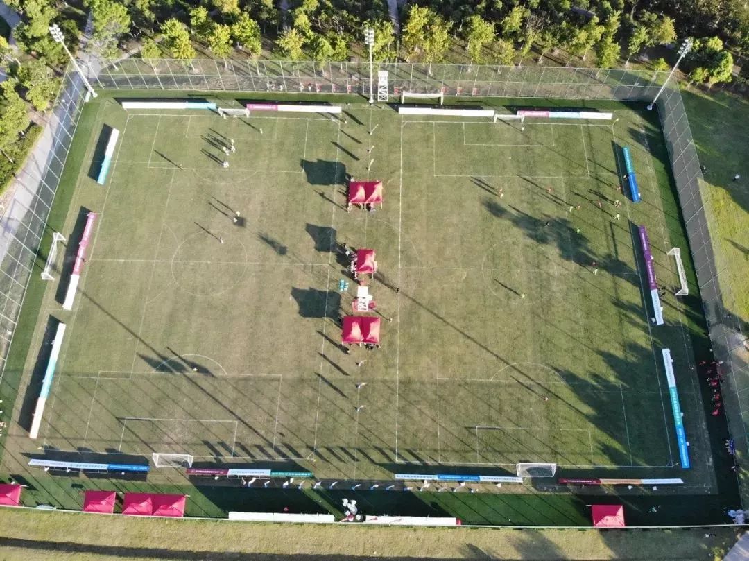 尼奥尔球员实地考察青训基地,俱乐部重视青训发展的简单介绍 尼奥尔球员实地考察青训基地,俱乐部重视青训发展的简单介绍