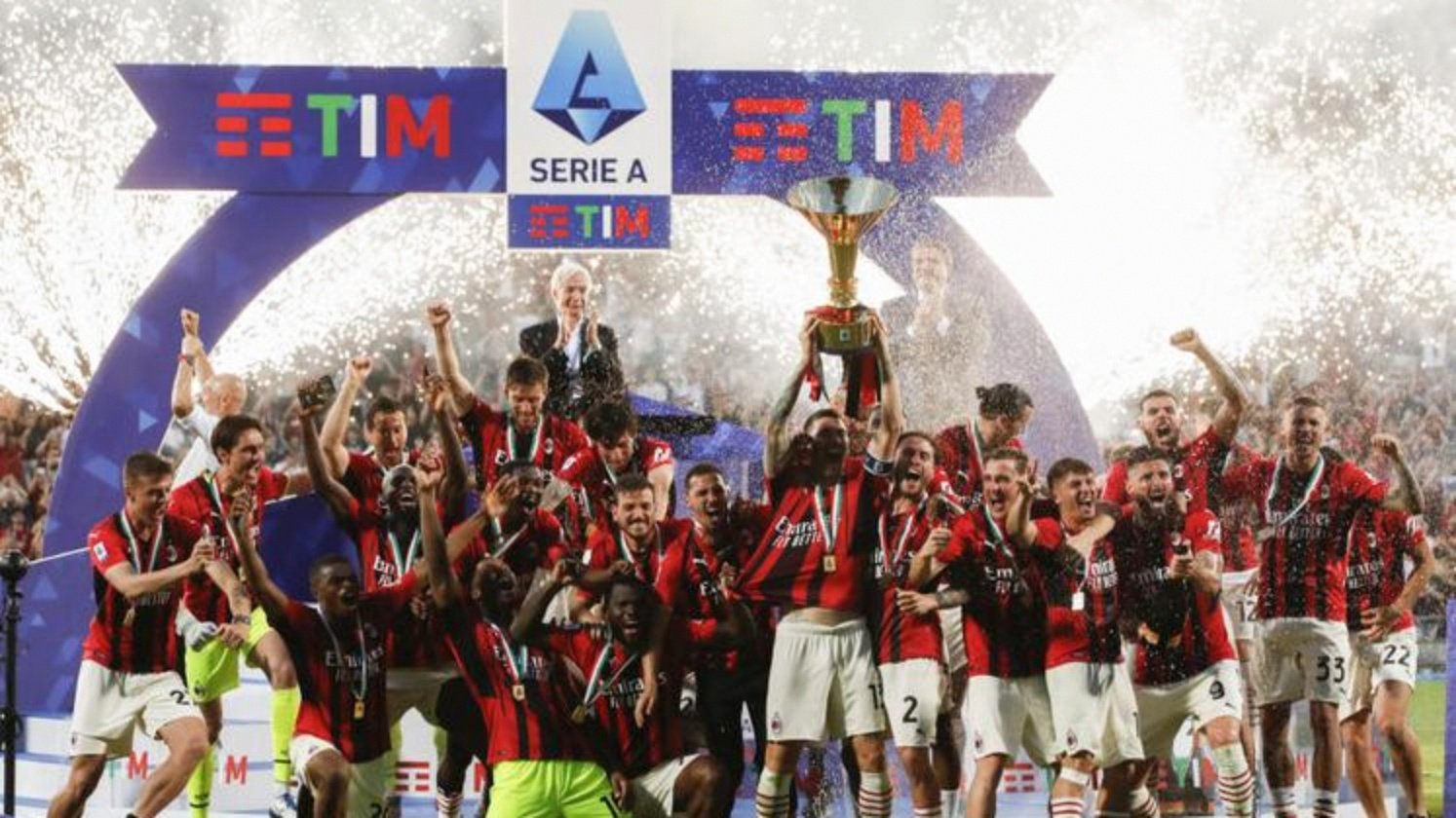 AC米兰阵容变动频繁，战术不稳定的简单介绍