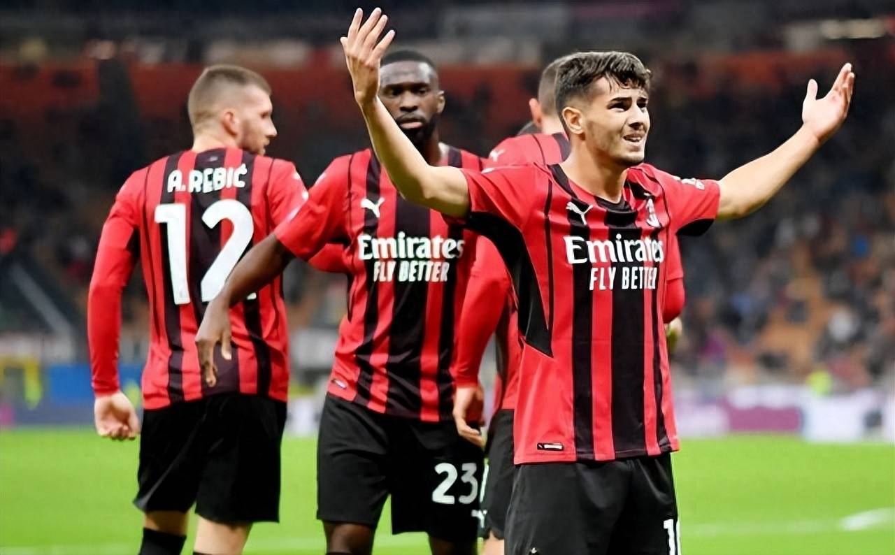 AC米兰阵容变动频繁，战术不稳定的简单介绍