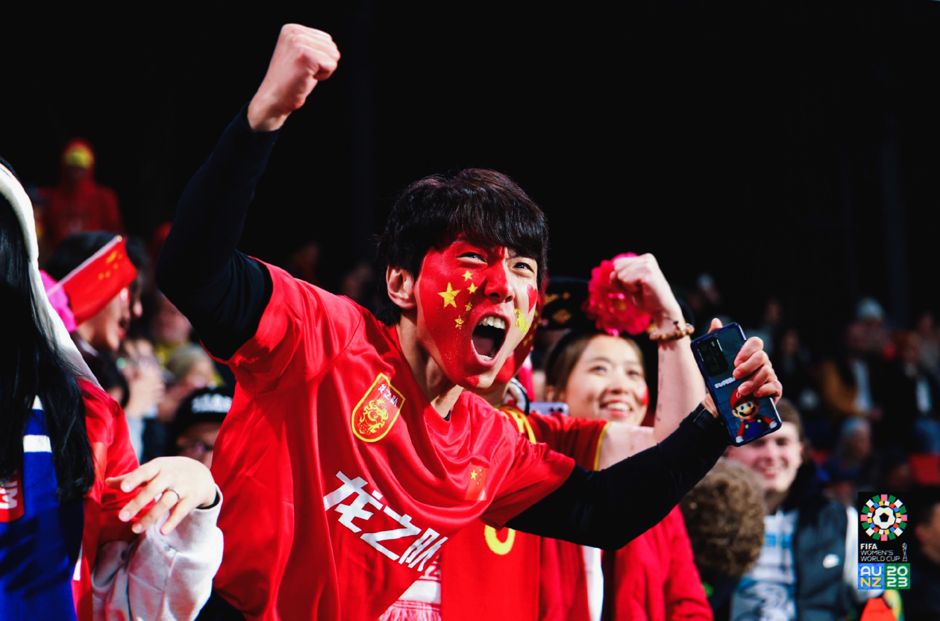 中国足球明星在国际赛事中发挥出色的是谁