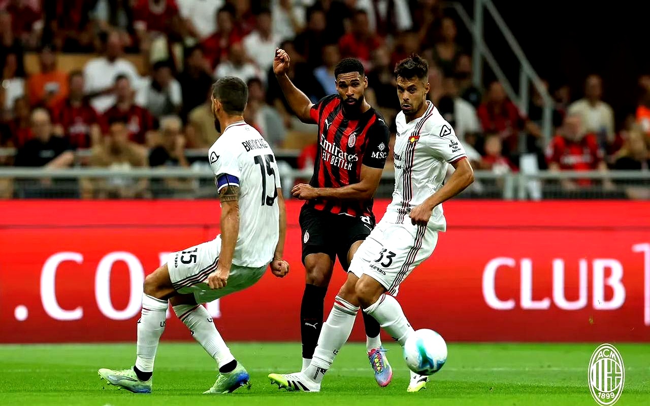 包含AC米兰中场库特罗内接受训练，能否参加下一场比赛令人关注的词条