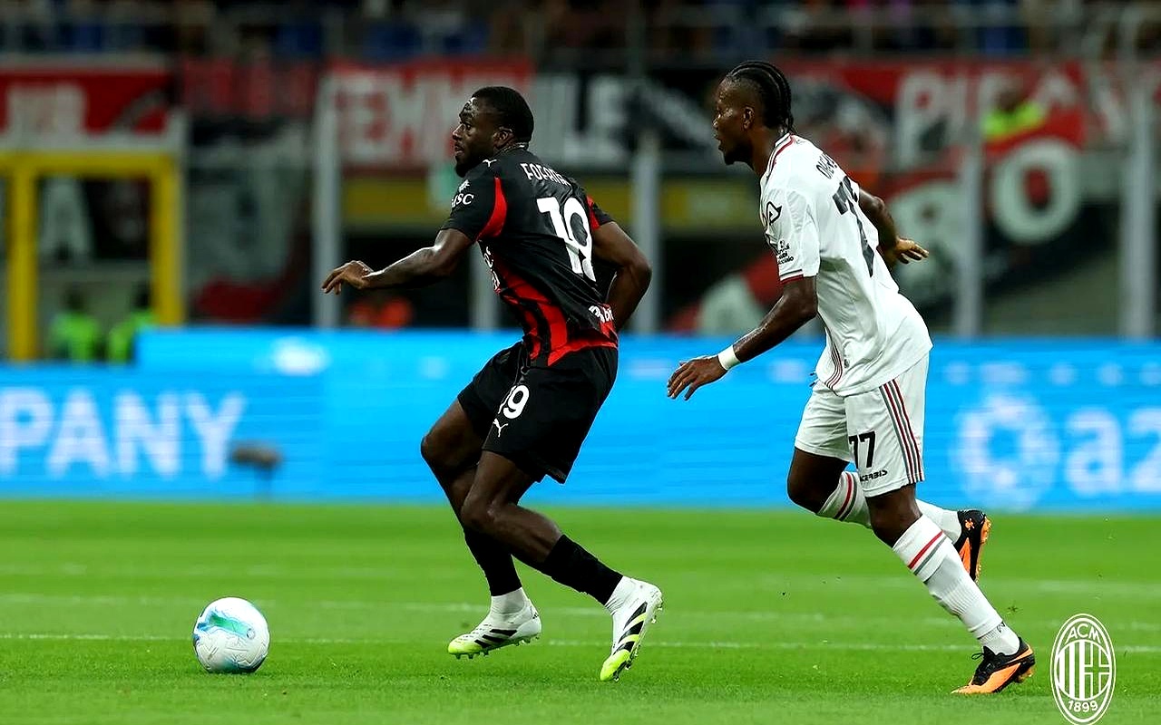 包含AC米兰中场库特罗内接受训练，能否参加下一场比赛令人关注的词条