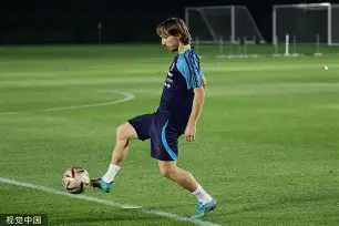 克罗地亚队历尽艰难，成功抢得世界杯资格