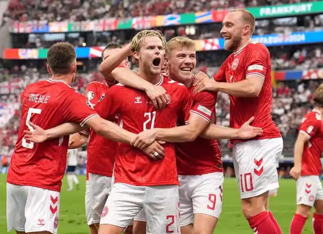 罗马主场大胜阿贾克斯，晋级八强