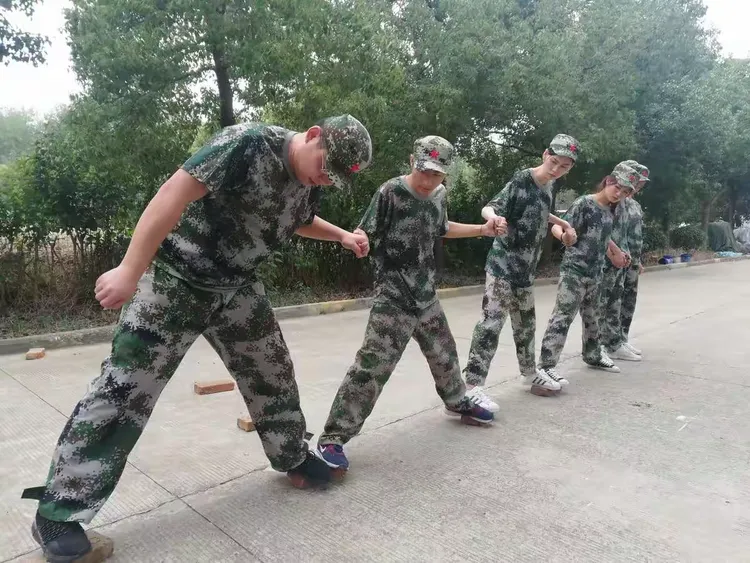 包含队员们团结一心为了共同的目标奋斗！的词条